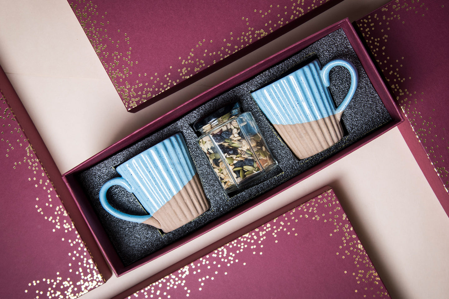 Malé Mugs & Trail Mix Gift Box